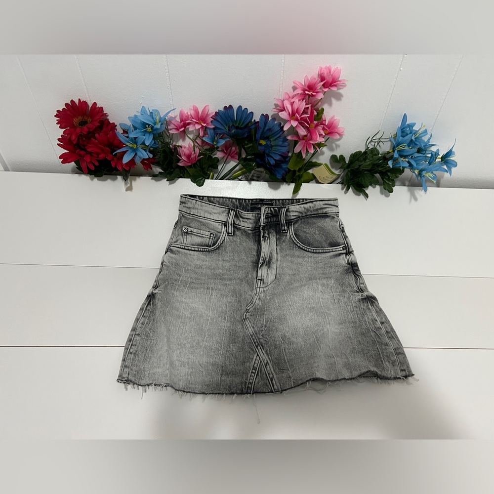 Guess Gray demin skirt.